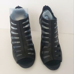 Tahari Lindy Peep-toe Heel